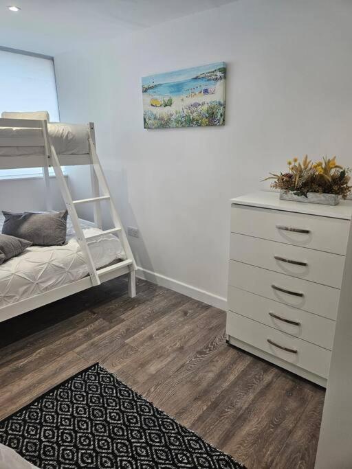 Small For Group Of 5 In Delta Dpf3 Appartement Croydon
